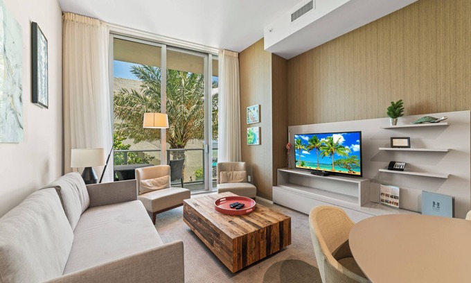 Hollywood South Central Beach Condo | Sandy Shores: A Stylish Oceanfront Apartment