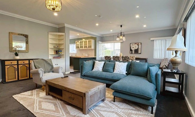 Sandy Bay House | SandyBay Garden Hideaway