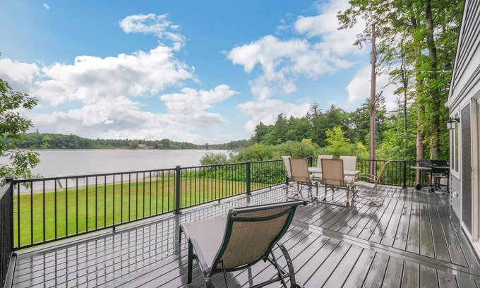Gowen Cottage | Sandyside: Golden Leaves, Starry Nights – Your Fall Getaway Awaits!