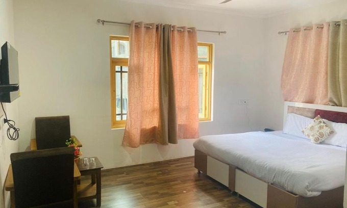 Dal Lake House | Sarao Guest House