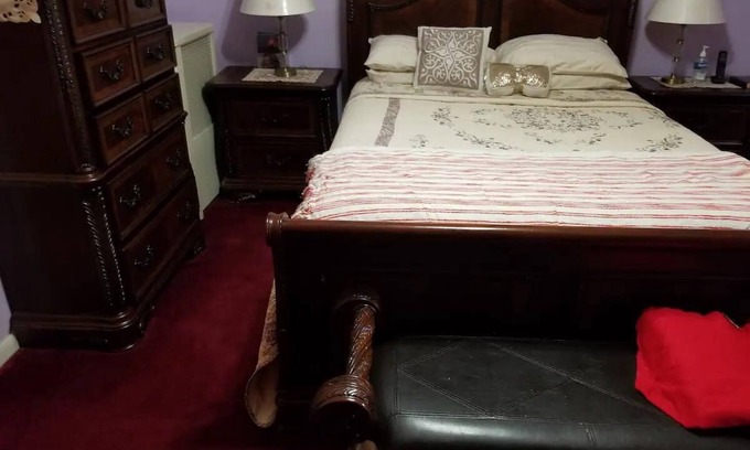 Brooklyn House | Sarge. Cozy. Beauitful. Place in.Flatbush. Bklyn. N. Y