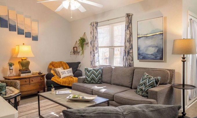 Gatlinburg Cabin | Sasquatch Lodges 8 units Sleeps 94