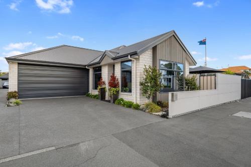 Blenheim House | Sauvignon Place - Blenheim Holiday Home