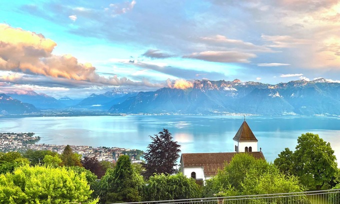 Chardonne House | Savor one of the most iconic views in the world and the Lake Geneva region!