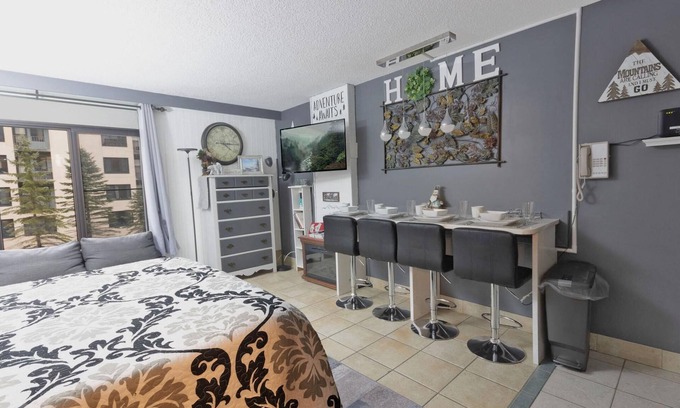 Snowshoe Condo | SC 2211: Contemporary Cozy Studio | Perfect Basecamp for Ski Days & Nights