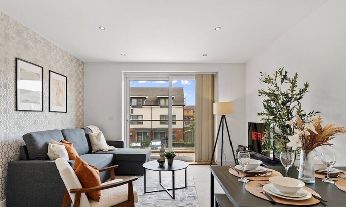 Reading Apartment | Scandi Abode in Central Reading - Balcony