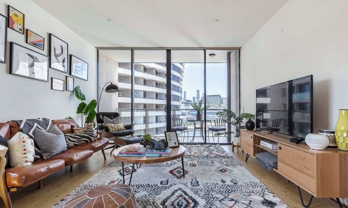 Docklands Apartment | Scandi Boho-Waterfront Views At NewQuay Promenade