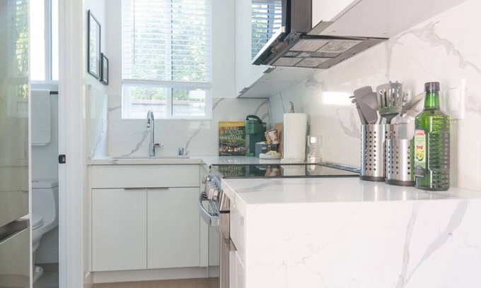 North Hollywood Apartment | Scandinavian-Style 1BR Apartment BUILT 2024 (p80)