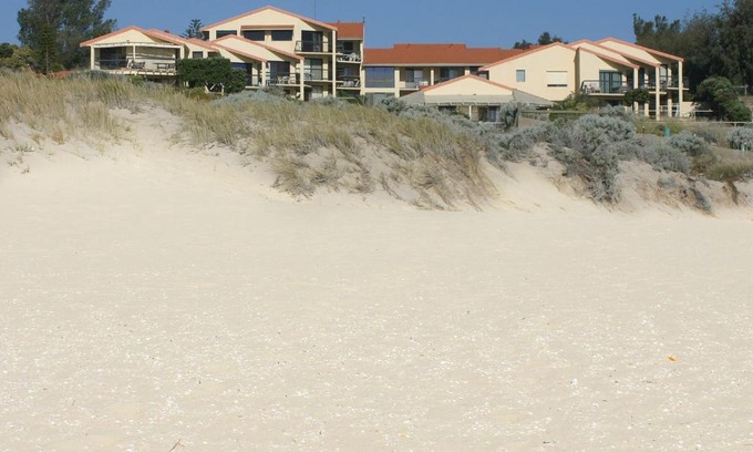 Scarborough Apartment | Scarborough & Absolutely Beachfront