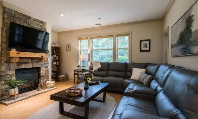 Maggie Valley Condo | Scenic 2BR Condo w/Porch + Pool Near Slope/Trails