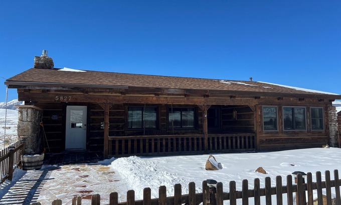 Twin Lakes Cabin | Scenic 3 bedroom cabin with hot tub