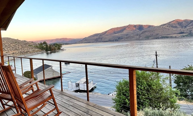Manson House | Scenic Pet-Friendly Retreat: 7BR, Dock, Hot Tub, Between Chelan-Manson