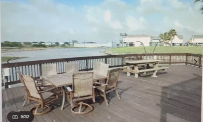 Port Alto House | Scenic views and lots of room for big families!