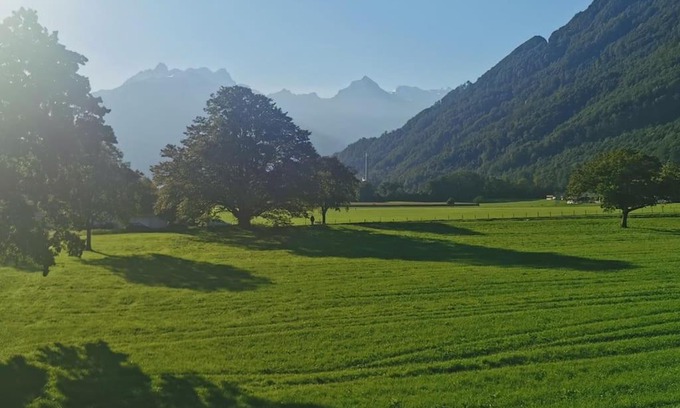 Bilten Apartment | Schöne Unterkunft mit Blick in die Glarner Berge