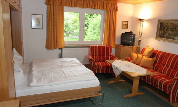 Lam Apartment | Schönes 1-Zimmer-Appartement mit Blick in den Garten
