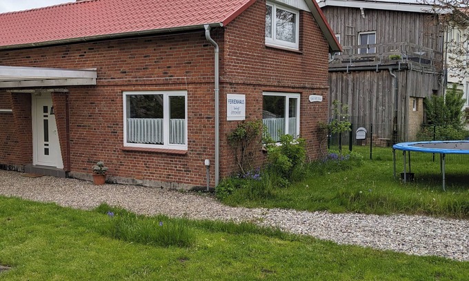 Pommerby House | Schleswig-H. Baltic Sea-FH up to 8 persons, dog(s) allowed; 5 min. to the beach