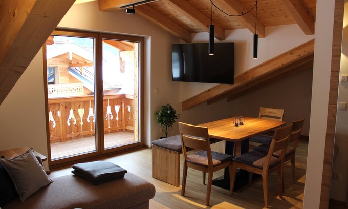 Schoenau am Koenigssee Apartment | Schneibstein vacation apartment, 95 m² with 3 separate bedrooms, living/dining area, south and west-facing balconies