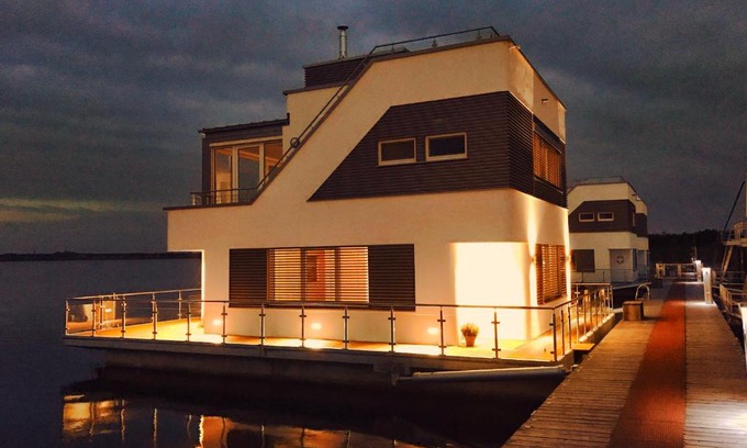Bitterfeld Villa | Schwimmendes Haus Robby II
