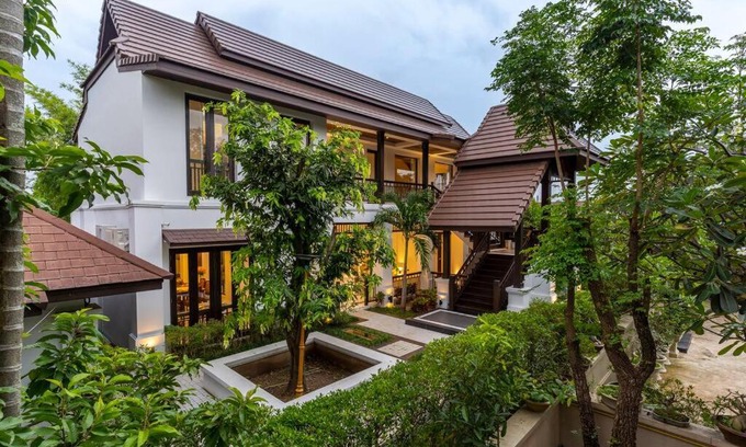 Su Thep Villa | Sclass 2 Luxe Pools Villa & Breakfast , city area