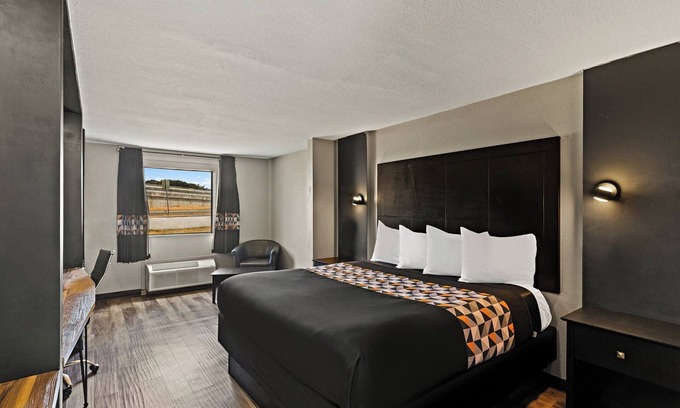 Windsor Park Hotel | Scottish Inns Austin Downtown