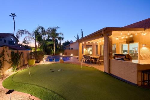 Paradise Park Vista House | Scottsdale Oasis-Saltwater Pool & Putting Green