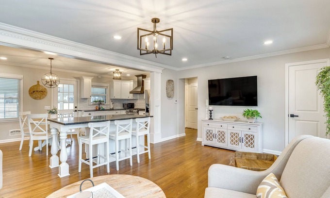 Westerville House | Screened Patio & Fire Pit: Modern Westerville Home