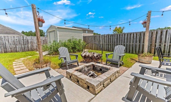 Pooler House | Screened Porch, Firepit, Patio! Peaceful in Pooler