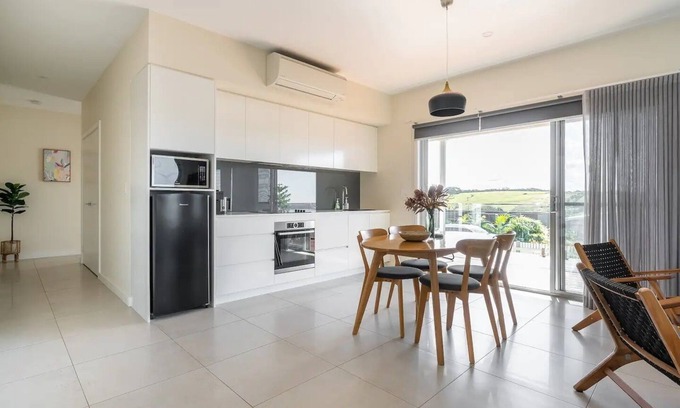 Kiama Apartment | ~Sea&Country* Kiama Stunning Views, Stylish, Spacious, Super Deck, EVC