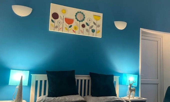 Portsmouth Apartment | Sea from the sofa, Large 3 Bedroom, 2 Bathroom
