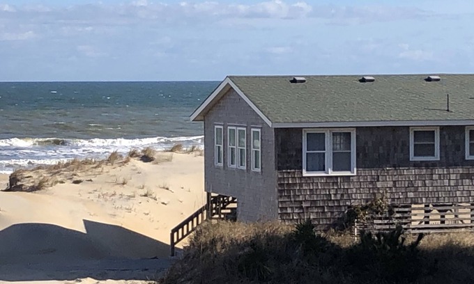 South Nags Head Cottage | SEA GLASS OCEANFRONT COTTAGE.