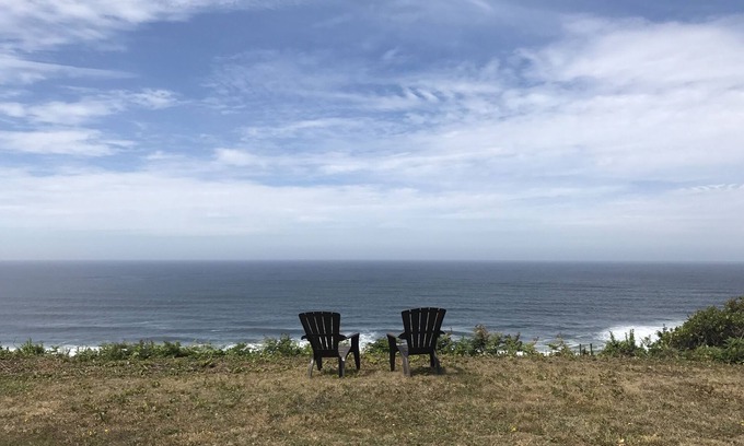 Lincoln City House | Sea Haven Bungalow!