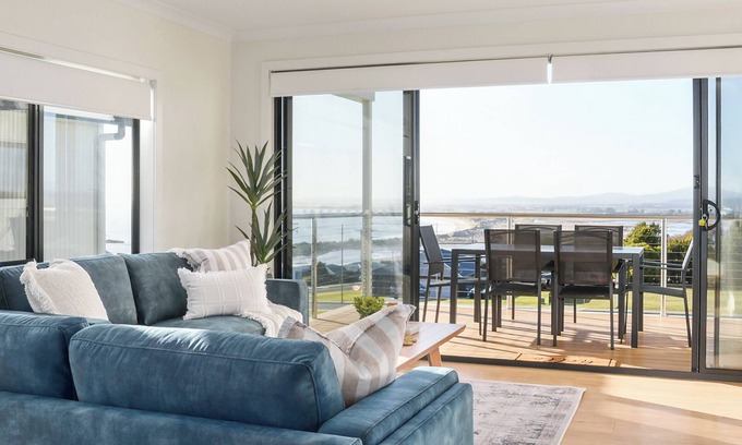 Bridport Villa | Sea Links Villa - Ideal Coastal Getaway