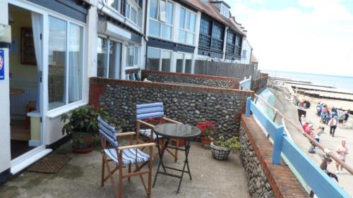 Sheringham House | Sea View 3 Promenade