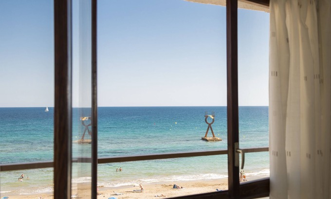 Torredembarra Apartment | SEA VIEW APARTMENT AND BALCONY ON THE BEACH