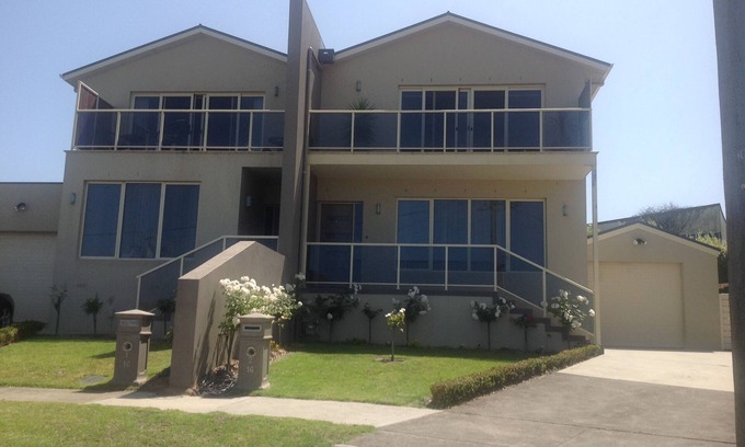 Warrnambool House | SEA VIEW on SHIRLEY is a fantastic town house with all modern facilities,