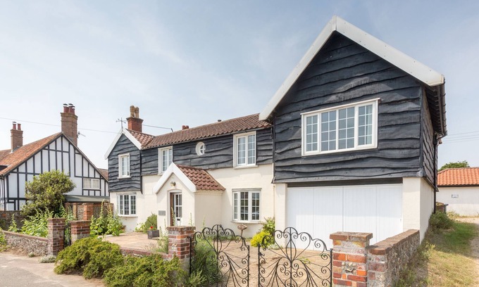 Thorpeness Apartment | Sea View, Thorpeness - sleeps 12 guests in 6 bedrooms