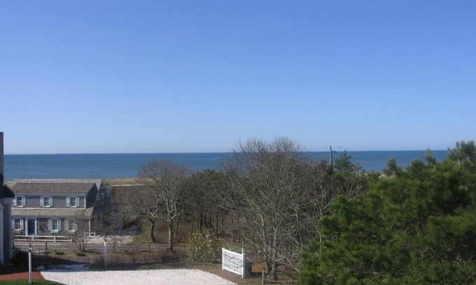 West Chatham House | Sea views steps to Ridgevale Beach - Airy Cottage. Modern Amenities. Pet.linen