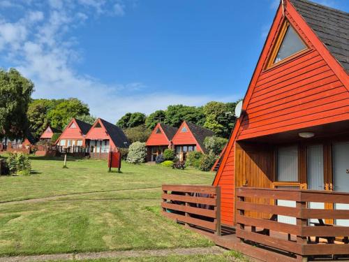 Great Mongeham Ski Chalet | SEA VIEWS Stylish Chalet 90 at Kingsdown Park