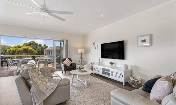 Port Elliot House | Seabreeze - 8A Charles - Luxury - Wi-Fi -Family