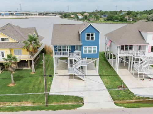 El Lago House | Seabrook Shores 3br Bayfront Hideaway W Deck