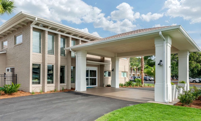 Jekyll Island Hotel | Seafarer Inn & Suites, Ascend Hotel Collection Jekyll Island