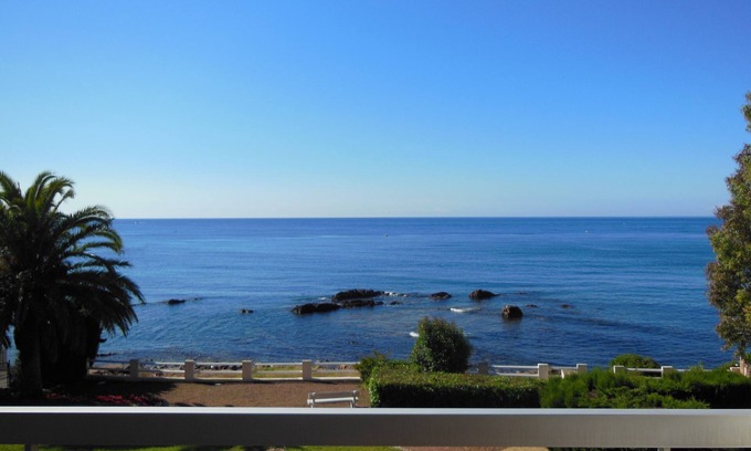 Saint-Raphael Apartment | Seafront apartment with superb sea view in St Raphaël