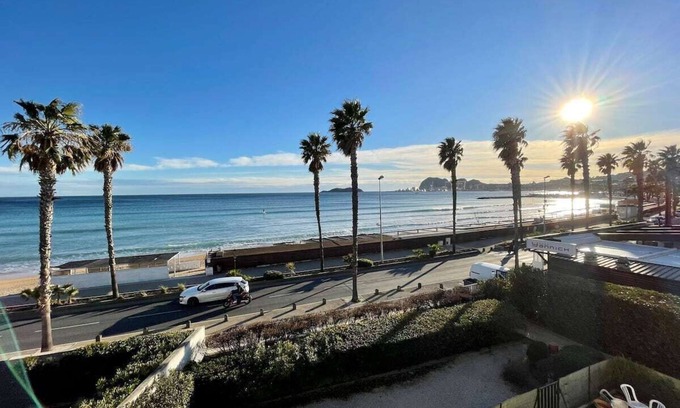 La Ciotat Apartment | Seafront apartment with private parking