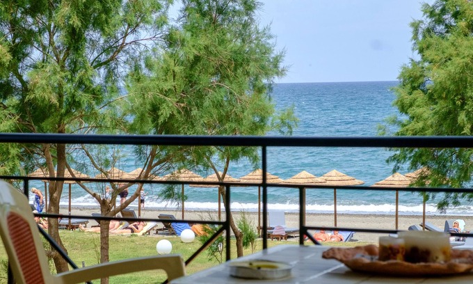 Platanias Town Apartment | Seafront Paradise With Sand Yard 10 M. From Beach!