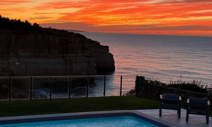 Benagil Villa | Seafront View next to the famous “Benagil Caves”
