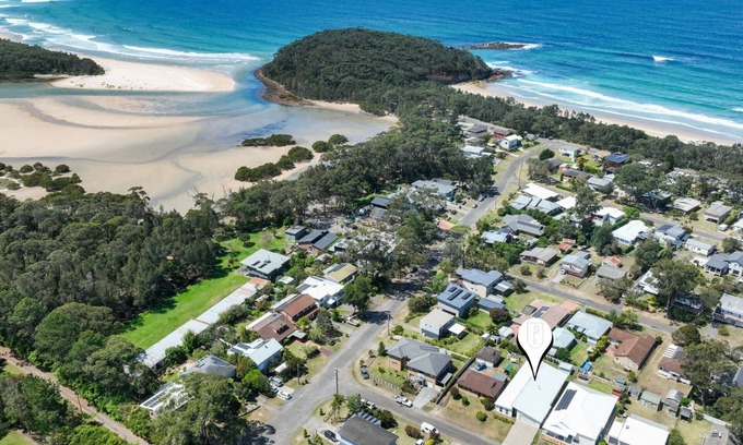Narrawallee House | Seaglass Beach House - Beautifully designed retreat in the heart of Narrawallee
