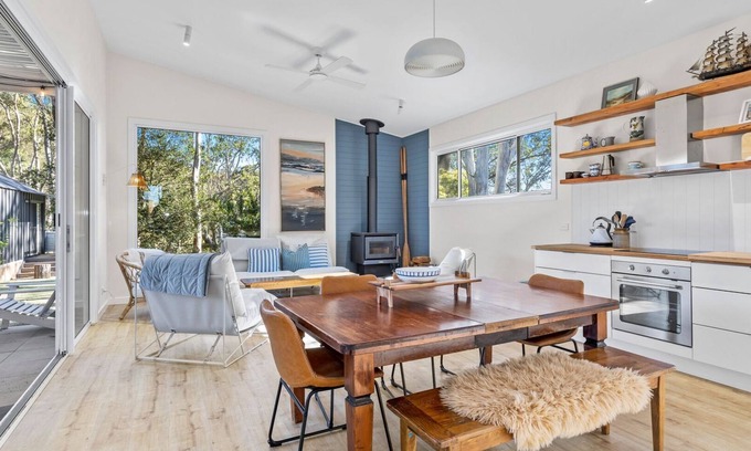Mossy Point House | Seahaven at Mossy. Iconic beach house within a minute from the Mossy Cafe