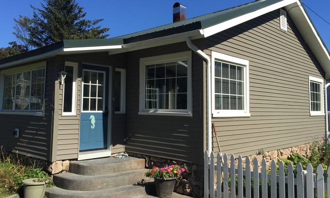 Seward House | Seahorse Cottage- an Ocean View Family Home