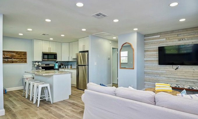 Sanibel Apartment | Seahorse Suites #3. Island Living at it's Best!