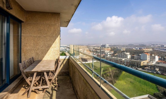 Povoa De Varzim Apartment | Seaside 3BR Flat in Póvoa by LovelyStay